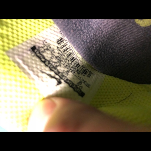 Nike sneakers.  Grey/yellow.  Size 9 - Picture 3 of 5